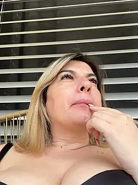 Snapshot of evaxxxcurvyxxx chatting on 19, 6, 2026 evaxxxcurvyxxx online show from 19, 6, 2026