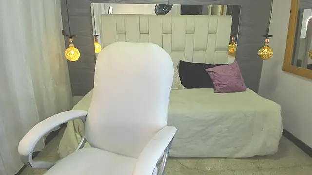 Snapshot of Miranda__Green chatting on 4, 7, 2026 Miranda Green online show from 4, 7, 2026