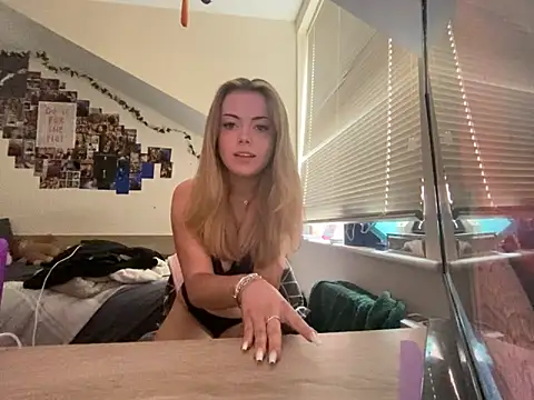 Snapshot of aimsbunny chatting on 12, 6, 2026 aimsbunny online show from 12, 6, 2026