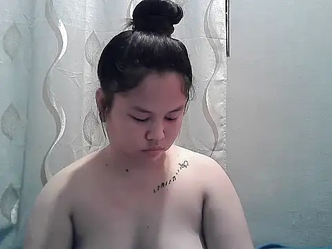 Snapshot of ThePrettySecret chatting on 7, 6, 2026 ThePrettySecret online show from 7, 6, 2026