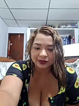 Snapshot of leonorq chatting on 27, 5, 2026 leonorq online show from 27, 5, 2026