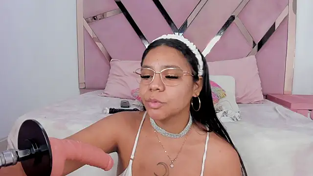 Snapshot of Chloe_ht chatting on 12, 6, 2026 Chloe ht online show from 12, 6, 2026