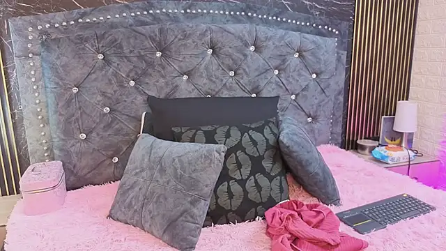 Snapshot of AlexandraNoxx chatting on 4, 7, 2026 AlexandraNoxx online show from 4, 7, 2026