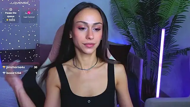 Snapshot of Petite_Moly chatting on 22, 6, 2026 Petite Moly online show from 22, 6, 2026