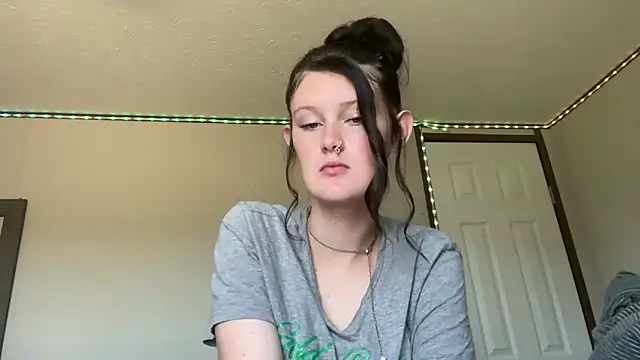 Snapshot of itsKaylaa chatting on 8, 6, 2026 itsKaylaa online show from 8, 6, 2026