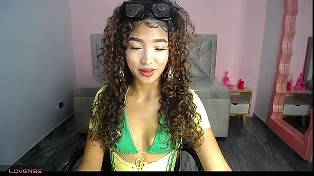 Snapshot of CamilaVixen_ch chatting on 24, 6, 2026 CamilaVixen ch online show from 24, 6, 2026