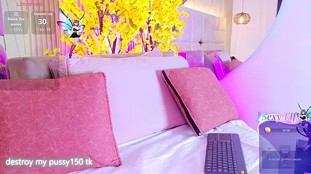Snapshot of LalaVareela chatting on 15, 7, 2026 LalaVareela online show from 15, 7, 2026