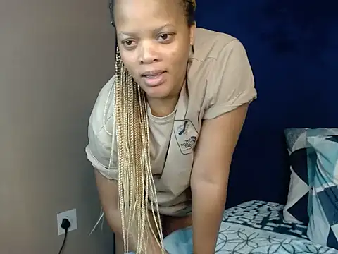 Snapshot of YellowMellow18 chatting on 5, 7, 2026 YellowMellow18 online show from 5, 7, 2026