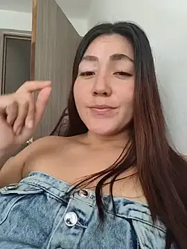 Snapshot of alma_rouge chatting on 28, 5, 2026 alma rouge online show from 28, 5, 2026