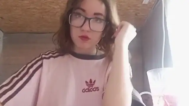 OliviaMoment online show from 30, 6, 2026