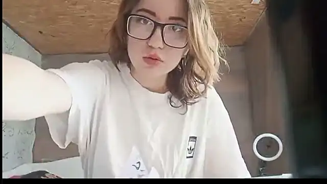 OliviaMoment online show from 2, 7, 2026