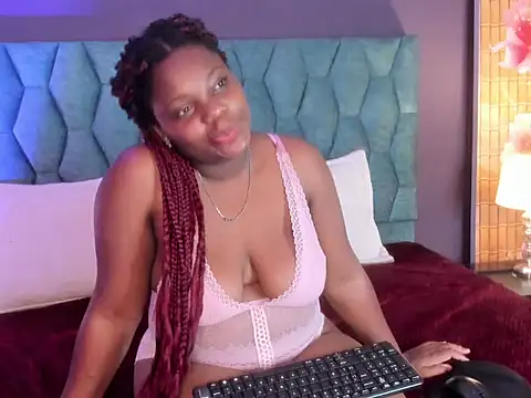 Snapshot of RoxaneMiranda chatting on 28, 5, 2026 RoxaneMiranda online show from 28, 5, 2026