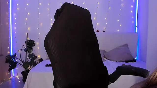 LindaWhite  online show from 3, 12, 2025