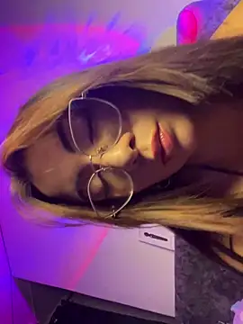 Snapshot of arilynn_ chatting on 8, 6, 2026 arilynn online show from 8, 6, 2026