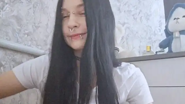 KrissyHiott online show from 17, 6, 2026