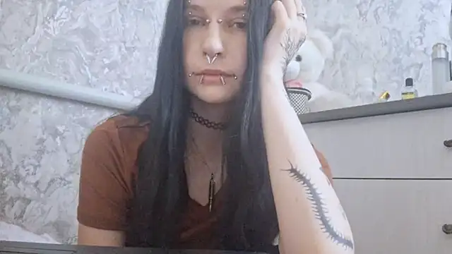 KrissyHiott online show from 21, 6, 2026
