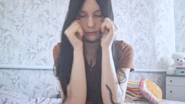 KrissyHiott online show from 22, 6, 2026