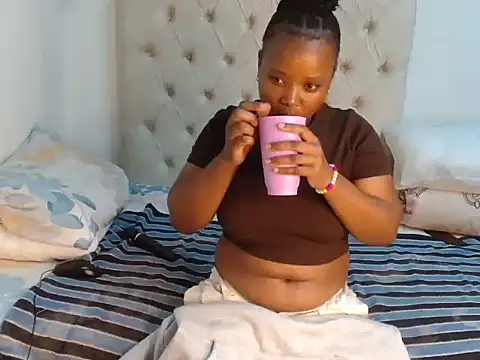 Snapshot of Lihle_00 chatting on 13, 6, 2026 Lihle 00 online show from 13, 6, 2026