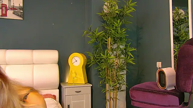 Snapshot of Tiny_Tease chatting on 2, 7, 2026 Tiny Tease online show from 2, 7, 2026