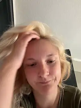 Snapshot of Viviluu_Offiziell chatting on 5, 6, 2026 Viviluu Offiziell online show from 5, 6, 2026