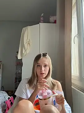 Snapshot of anna_avieraa chatting on 5, 6, 2026 anna avieraa online show from 5, 6, 2026
