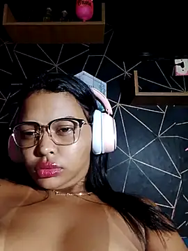 Snapshot of Silmara21 chatting on 5, 6, 2026 Silmara21 online show from 5, 6, 2026