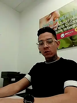 Snapshot of Brandonsexxxx chatting on 10, 6, 2026 Brandonsexxxx online show from 10, 6, 2026