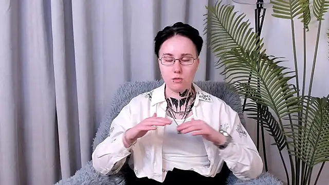 Snapshot of LeonOsbey chatting on 3, 6, 2026 LeonOsbey online show from 3, 6, 2026
