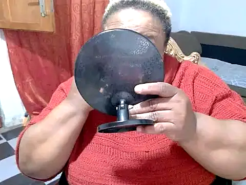 Snapshot of ROSESNICKER00 chatting on 26, 6, 2026 ROSESNICKER00 online show from 26, 6, 2026