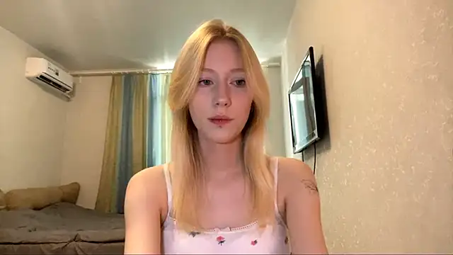 Snapshot of BossedFrog chatting on 12, 7, 2026 BossedFrog online show from 12, 7, 2026