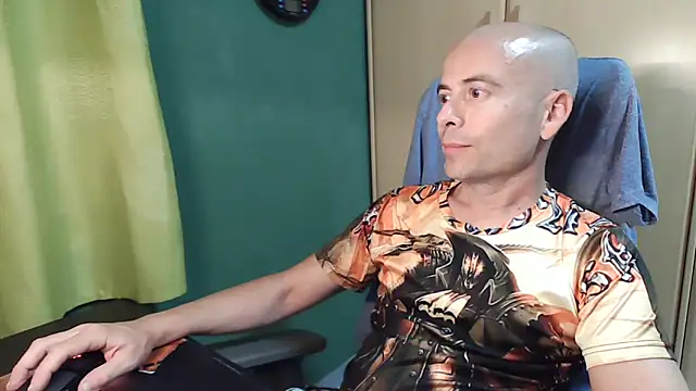 Snapshot of Golfo-83 chatting on 2, 6, 2026 Golfo-83 online show from 2, 6, 2026