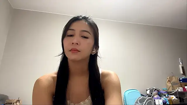 JulianaLusardi online show from 5, 6, 2026