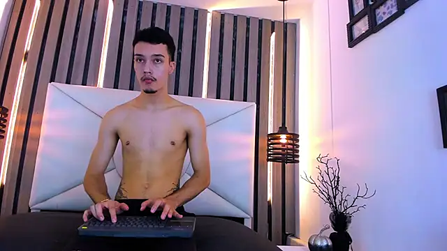 Angel Klaus online show from 5, 8, 2026