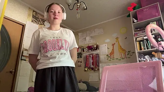 Snapshot of Aileyn chatting on 7, 6, 2026 Aileyn online show from 7, 6, 2026