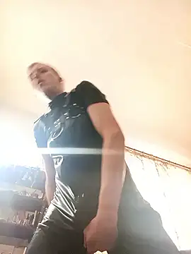 Snapshot of RubberFetischem chatting on 18, 1, 2026 RubberFetischem online show from 18, 1, 2026