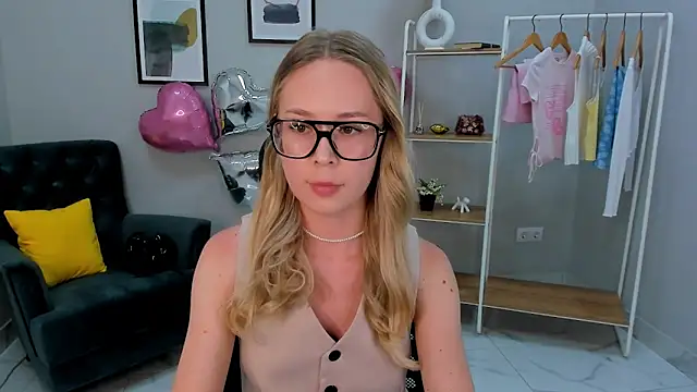 Snapshot of Dana_Long chatting on 7, 6, 2026 Dana Long online show from 7, 6, 2026