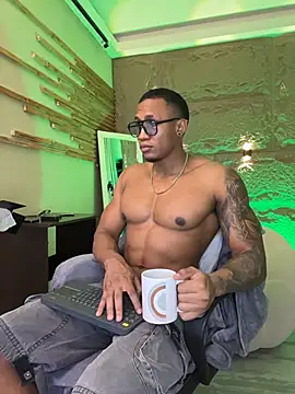 LoganVarela online show from 7, 7, 2026