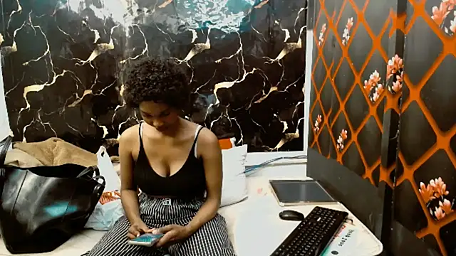 Snapshot of Caramelminxx_ chatting on 8, 7, 2026 Caramelminxx online show from 8, 7, 2026