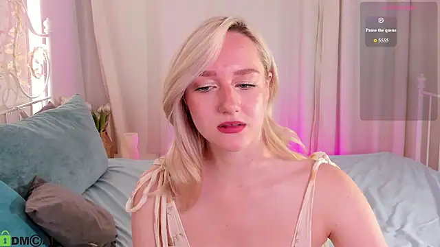 Snapshot of Chloe-Deccer chatting on 4, 8, 2026 Chloe-Deccer online show from 4, 8, 2026