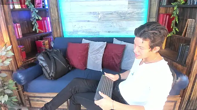Snapshot of LevinFox chatting on 21, 6, 2026 LevinFox online show from 21, 6, 2026