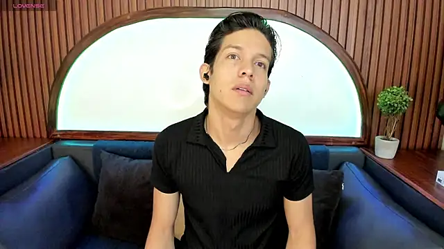 Snapshot of LevinFox chatting on 4, 7, 2026 LevinFox online show from 4, 7, 2026