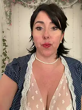 Snapshot of juliee1979 chatting on 9, 7, 2026 juliee1979 online show from 9, 7, 2026