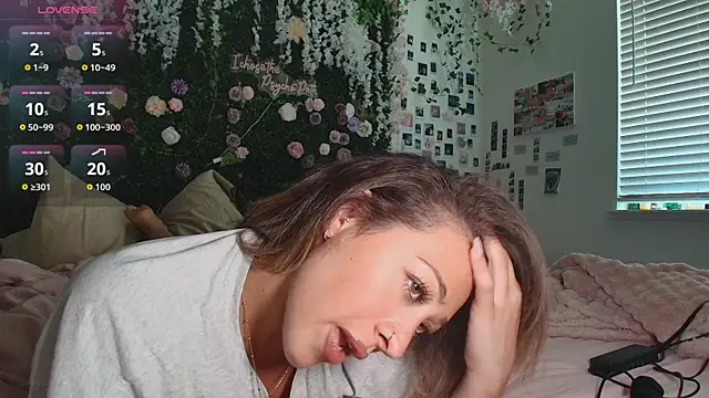 LyraCovee online show from 6, 7, 2026