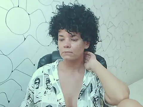 Snapshot of CurlyMood chatting on 6, 6, 2026 CurlyMood online show from 6, 6, 2026