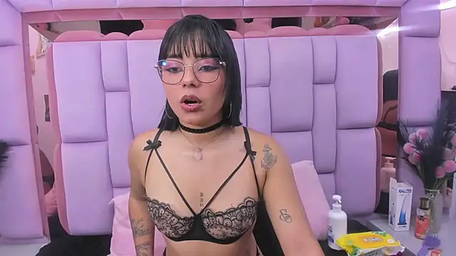 Snapshot of roxane_vega chatting on 15, 7, 2026 roxane vega online show from 15, 7, 2026