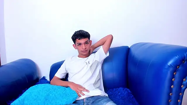 Snapshot of littlecum18 chatting on 19, 6, 2026 littlecum18 online show from 19, 6, 2026