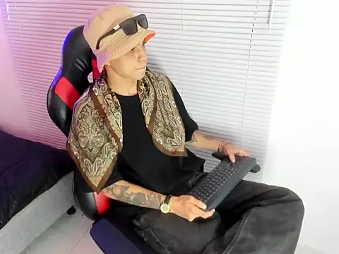 Snapshot of cameron_lux77 chatting on 29, 6, 2026 cameron lux77 online show from 29, 6, 2026