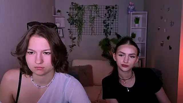 Snapshot of naomi_perl chatting on 25, 6, 2026 naomi perl online show from 25, 6, 2026