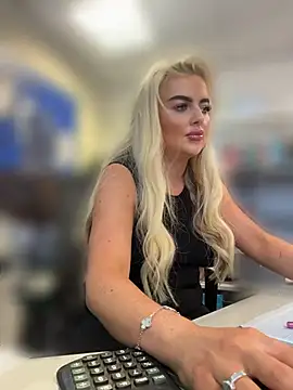 BarbieLeahX online show from 10, 6, 2026