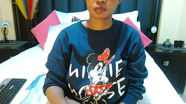 Snapshot of NaughtyLuux12 chatting on 23, 6, 2026 NaughtyLuux12 online show from 23, 6, 2026